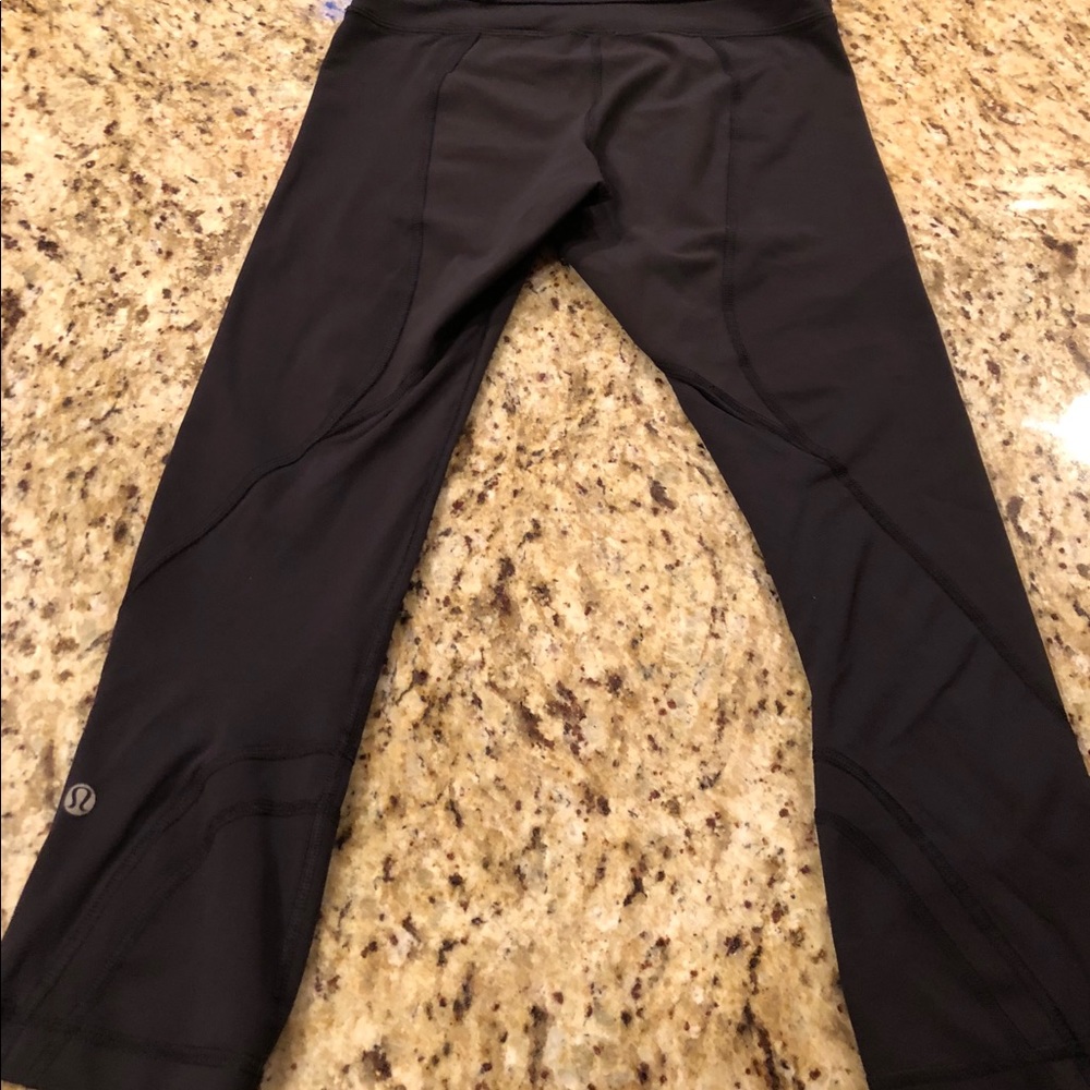 Lululemon basic black crop pant. Size 4